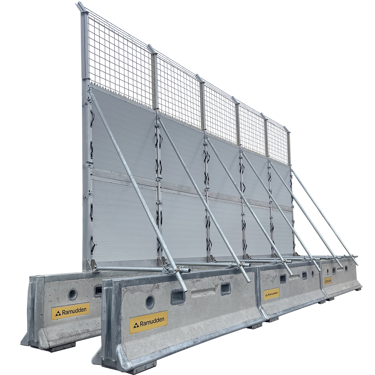 Barriärsystemet SVEA med bullerdämpande skalskydd och taggtråd.